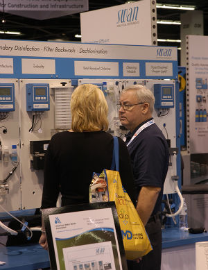 Randy Turner from SWAN Anaylitical talks with an ACE15 attendee